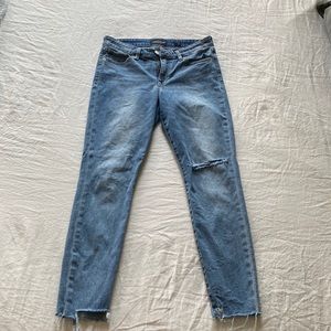 Lucky brand blue jeans in size 6/28